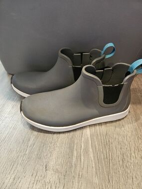 Native Women's Gray Chelsea Rain Boots with White Sole and Blue Pull Tabs